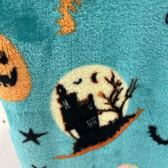 *TikTok Viral* Stitch Halloween Plush Throw (Disney) 2024 - Picture 3 of 14